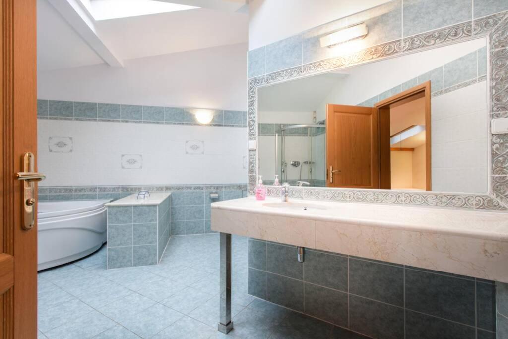 Florianska Penthouse Delux Apartment Krakow Luaran gambar